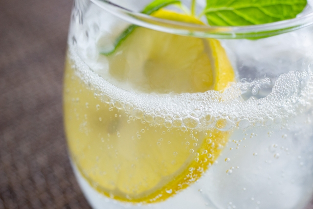 25726216_s トニックウォーター